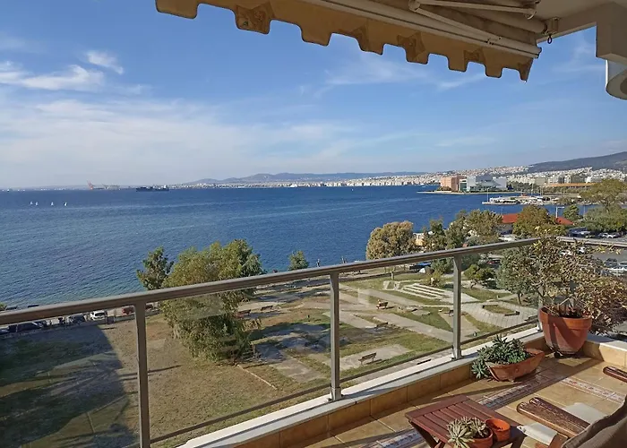 Seafront Family Apartment & Free Parking, The Cruiseflat